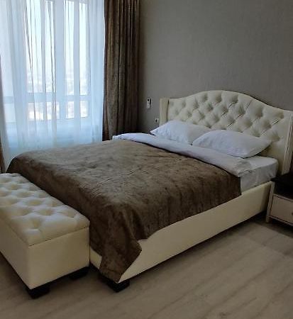 Luxury Apartments Atlant Lutsʼk Dış mekan fotoğraf